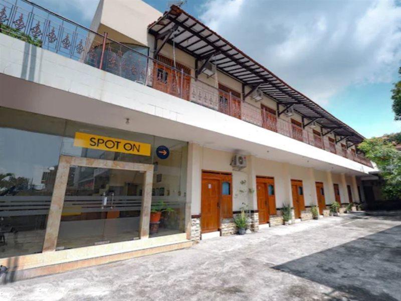 Spot On 2011 Hotel Mekar Sari Solo Extérieur photo