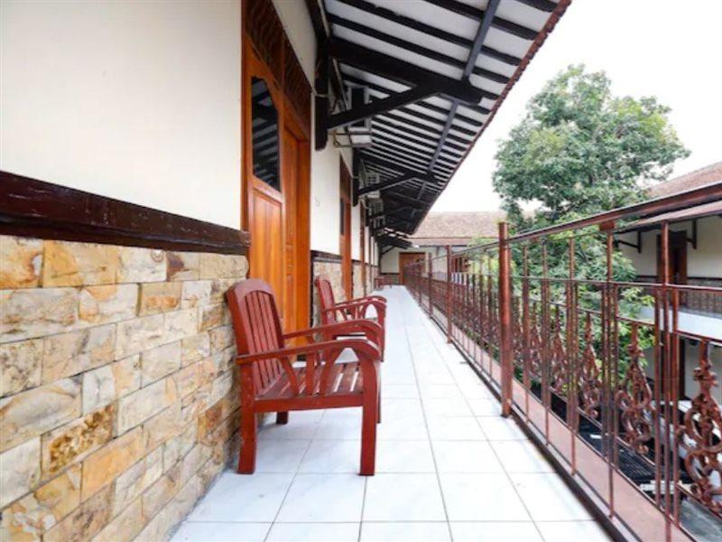 Spot On 2011 Hotel Mekar Sari Solo Extérieur photo