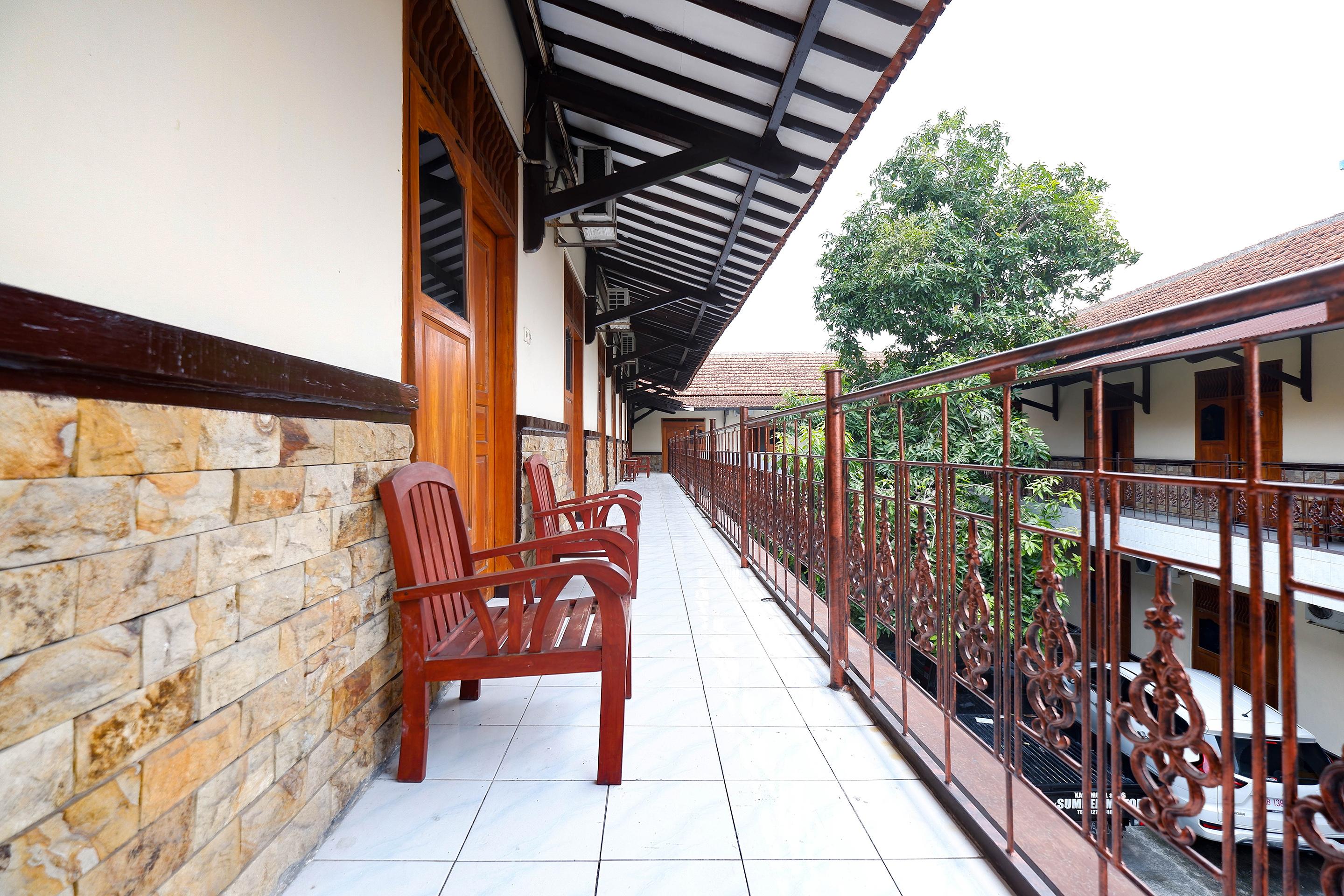 Spot On 2011 Hotel Mekar Sari Solo Extérieur photo