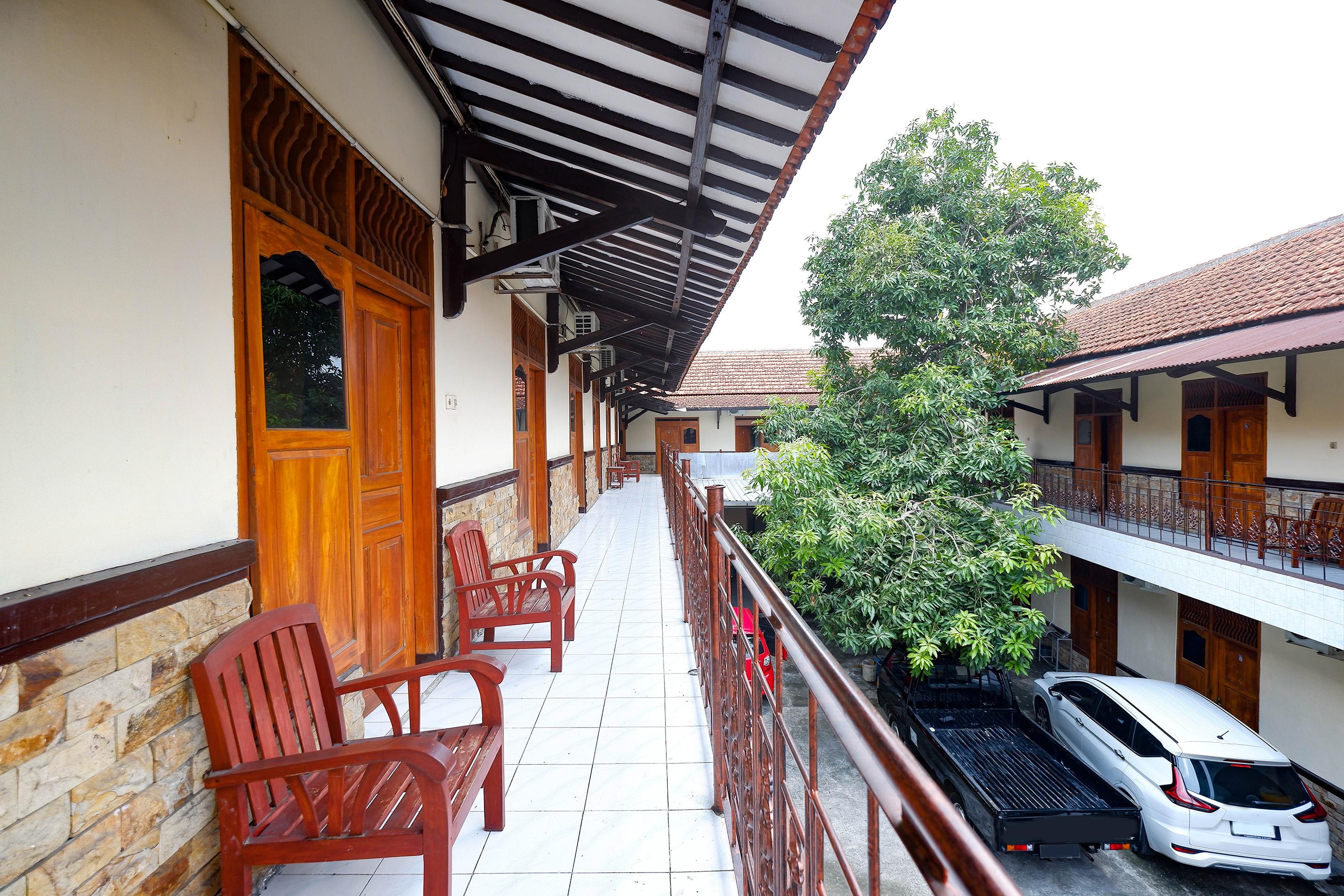Spot On 2011 Hotel Mekar Sari Solo Extérieur photo