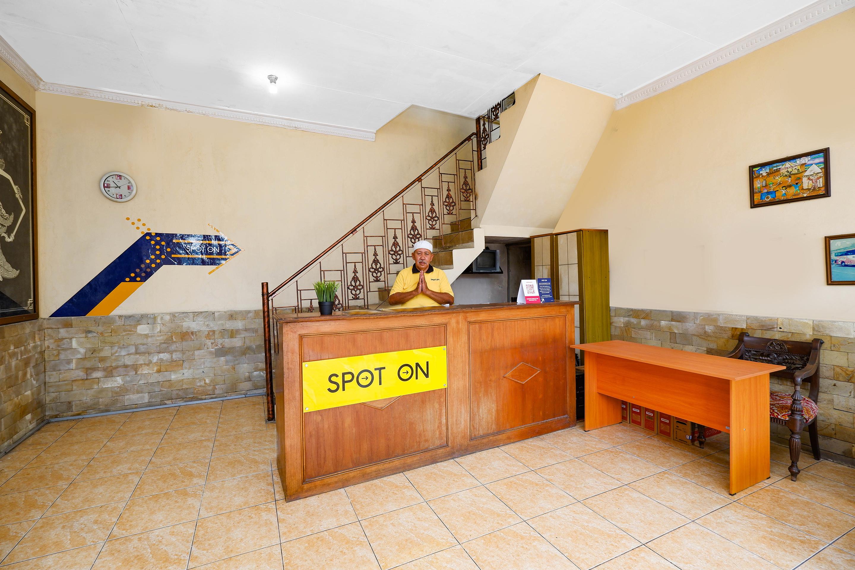 Spot On 2011 Hotel Mekar Sari Solo Extérieur photo